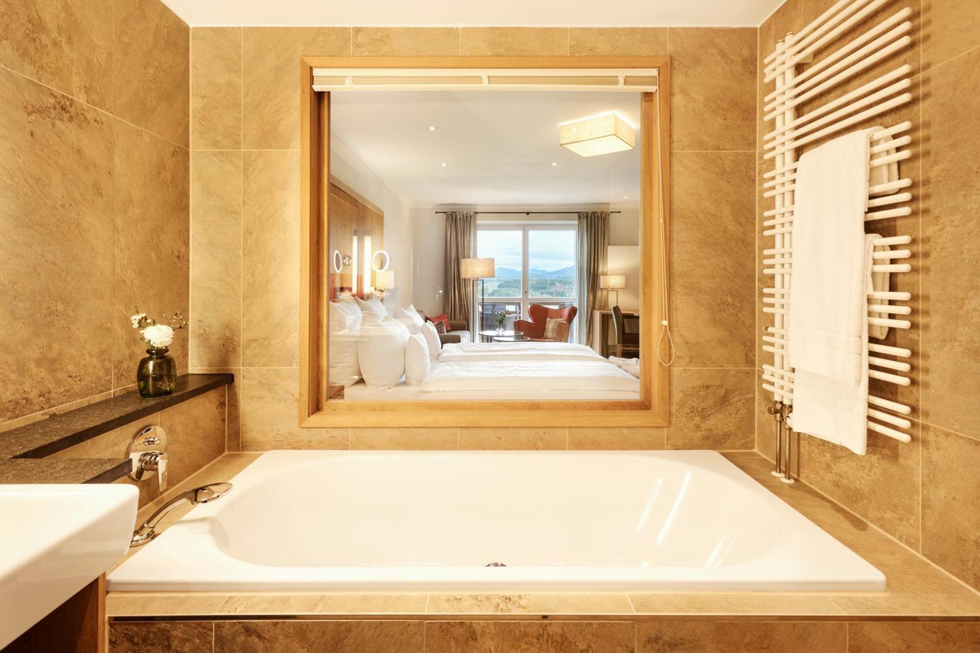Auf Der Gsteig Gmbh Hotel 4*