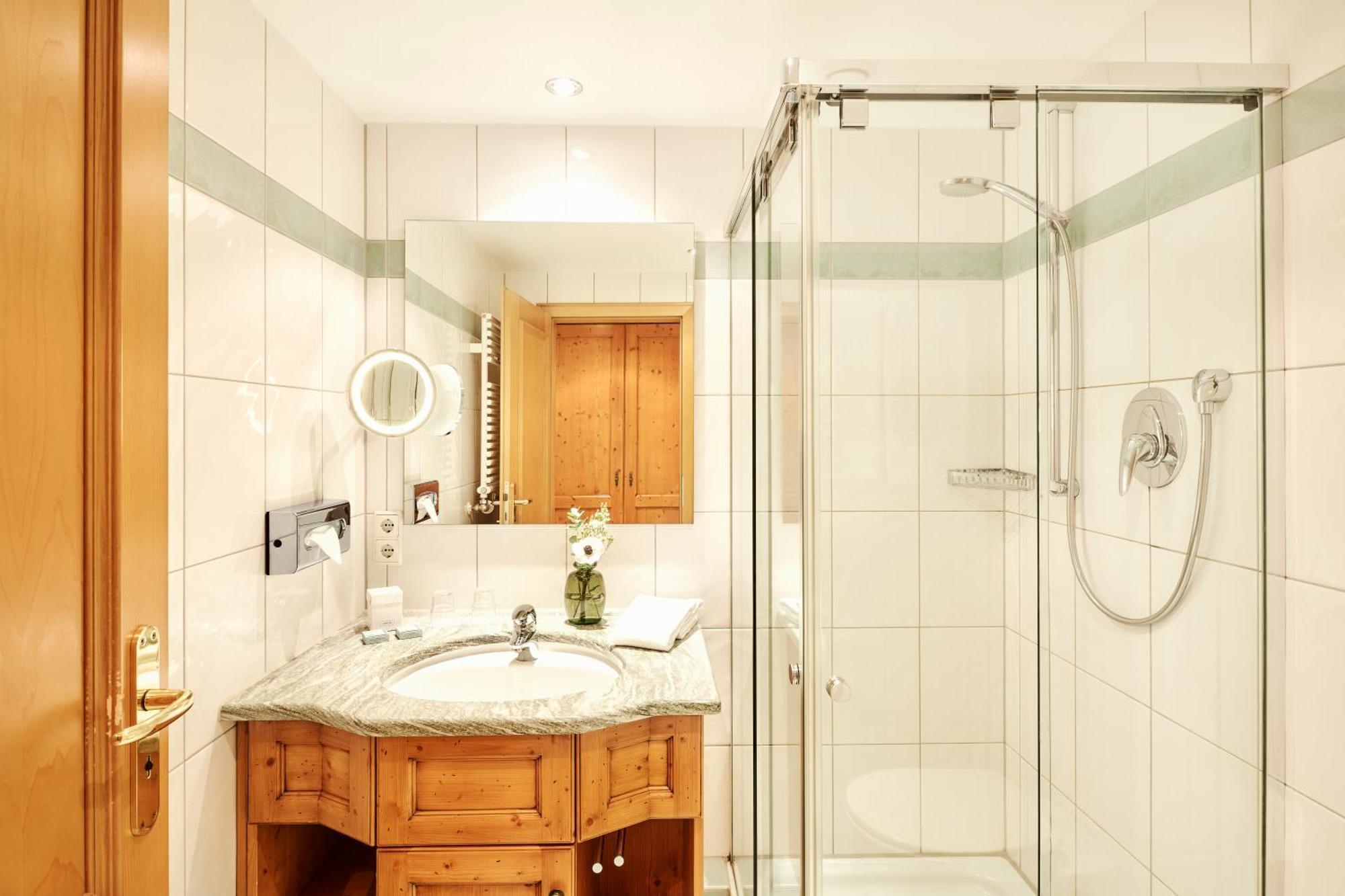 Auf Der Gsteig Gmbh Hotel 4*